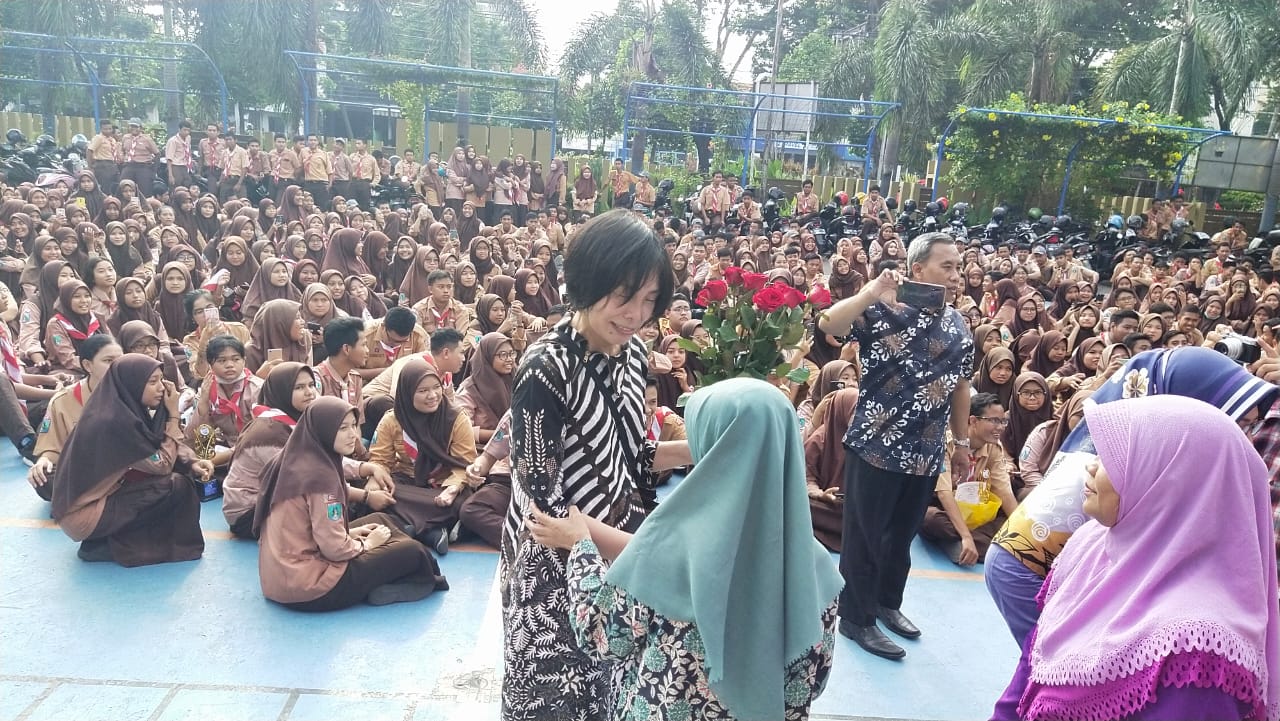 Gambar 628 siswa Melepas Goto Ayako Sensei